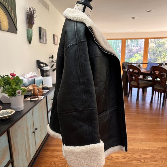 TOTEME Signature Shearling Jacket - NWT - Picture 3 of 10